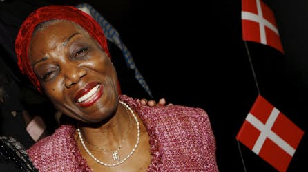 Etta Cameron var en festlig person, og det afspejlede hendes begravelse fint.