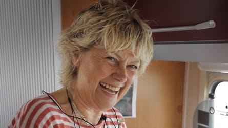 Gitte Hænning medvirker på Louises nye plade. Den unge sangerinde skabte sig et navn i ?Talent 2008?, og nu udgiver hun en plade med Gitte Hænnings gamle numre.