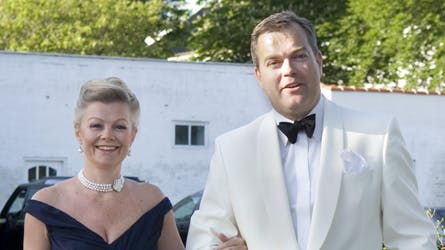 Mette og Christian Ahlefeldt-Laurvig tager deres lille datter med, når de næste lørdag skal til barnedåbsfest hos prins Joachim og prinsesse Marie på Schackenborg.