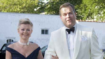 Mette og Christian Ahlefeldt-Laurvig tager deres lille datter med, når de næste lørdag skal til barnedåbsfest hos prins Joachim og prinsesse Marie på Schackenborg.