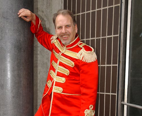 Her ses Jacob Haugaard ved en anden lejlighed i det Sgt Pepper-inspirerede kostume, som han også havde på til et pressearrangement for Grøn Koncert 2008 tirsdag den 2. juni.