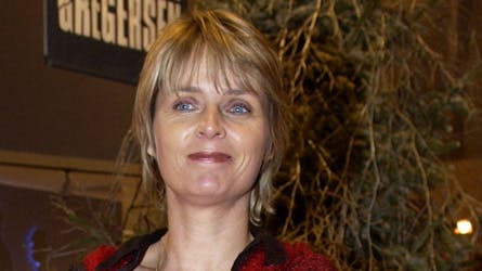 https://imgix.billedbladet.dk/media/billedbladet/kendte/nyheder/hanne-vibeke-holst/holstlaserprismh.jpg