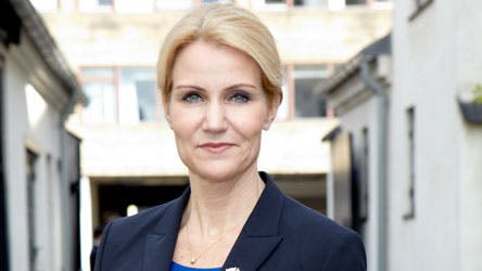 Statsminister Helle Thorning-Schmidt tænkte på det nybagte forældrepar under tirsdagens pressemøde i Statsministeriet.