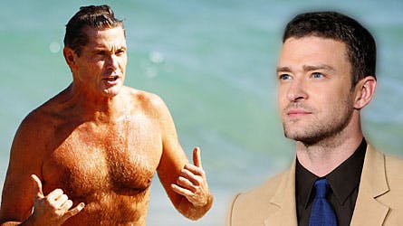 Det forlyder, at Justin Timberlake skal løfte opgaven som badehjernet David Hasselhoff fra den populære 90&#39;er-serie &quot;Baywatch&quot;.