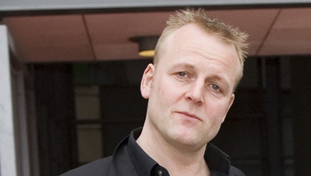 Jan Gintberg ser frem til igen at blive far. Han er overbevist om, at han nok skal klare de lange nætter, selvom han nu er blevet 45.
