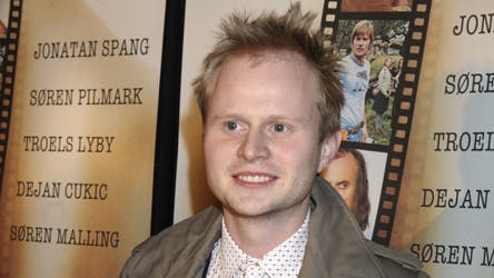 Jonatan Spang er travlt beskæftiget som kreativ direktør på Nørrebro Teater, der de næste måneder spiller ?En skærsommernatskomedie? med blandt andre Jan Gintberg på rollelisten.