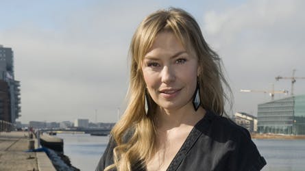 Karen udgav sin solo-debut ?En til en? i år 2000, senere kom ?Ingen smalle steder? til i 2004. Nu er sangerinden aktuel med ?Stiletto?, som hun har lavet sammen med sin kæreste, produceren Vagn Luv.