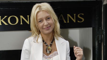 Karen Simonsen fortæller i den nye bog ?Kvinde kend din bil?, der udkommer den 7. maj på Gyldendal, at hun pynter sin bil for at gøre den mere personlig.