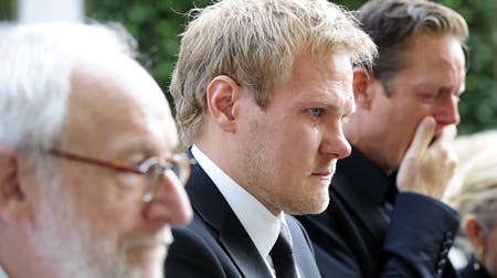 Præst Egon Lausen skal stå skoleret for at forsvare Kasper Bech Holten.