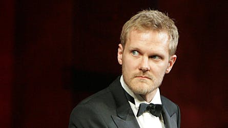 Kasper Bech Holten prøvede med alle midler at skjule sin nye kærlighed.