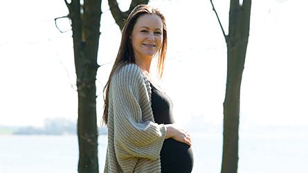 - Det er planen at jeg skal på barsel i juni, juli og august, fortalte Katrine Bonde til BILLED-BLADET på sin nye gård på Falster.