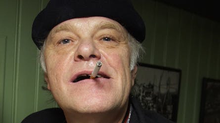 Kim Larsens anpartsselskab Kim Larsen Aps har en egenkapital på 39,4 millioner kroner. Det melder B.T., der kan fortælle, at Kim Larsen de seneste to år har givet sig selv en løn på en million kroner om året.