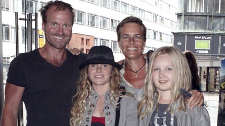 Lasse og Josephine med deres to døtre