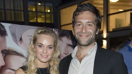 Laura og Thomas fulgtes til premieren på Dig og Mig, som Laura medvirker i. Det unge ægtepar har endnu til gode at spille sammen i film og på scenen.