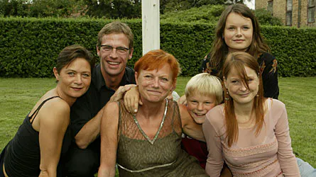 Lisbet Dahl Hyldet af venner og ընտանիքի | BILLED-BLADET