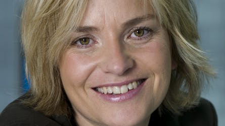 Lotte Mejlhede er vært på TV 2 NEWS og fik som 39-årig datteren Laura-Louise med pressefotografen Bjarke Ørsted.