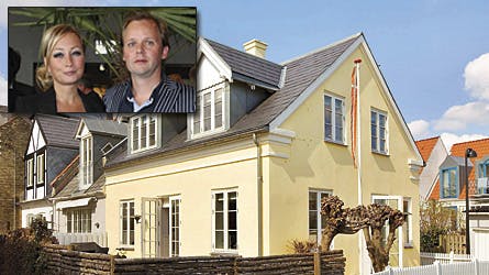 Maria Montell og Tomas Villum Jensen har netop sat deres lille, idylliske fiskerhus på Strandvejen til salg for 7,3 millioner kroner.