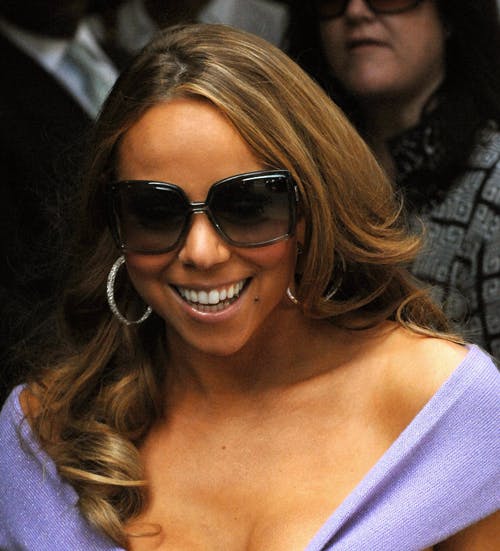 Mariah Carey promoverer i øjeblikket sit nye album E=MC2. Her tænder hun lyset på Empire State Building, men hun har altså også haft tid til at blive gift med skuespilleren Nick Cannon.