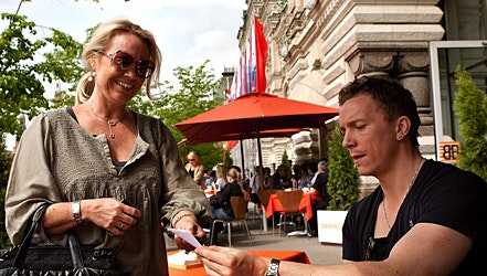 Siw Laudrup mødte Brinck på gaden i Moskva og efter en hyggesludrer udvekslede de mobilnumre med hinanden.