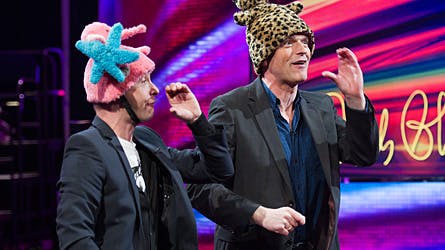 Niels Olsens gode ven gennem mange år, skuespilleren Thomas Mørk, var også blandt gæsterne. De to gav et crazy-nummer fra de glade Cirkus Montebello dage.
