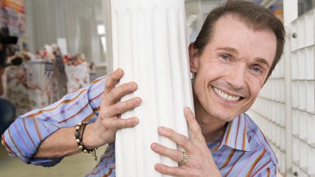 Ole Henriksen har lært af sine idoler, der besvarede hans breve. Cremekongen sørger nemlig for altid at besvare de henvendelser, som han får.