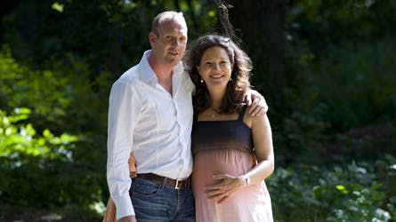 Paula Larrain og Frederik Bjørn venter deres første fælles barn til september. Paula har i forvejen 14-årige Sebastian sammen med Morten Løkkegaard.