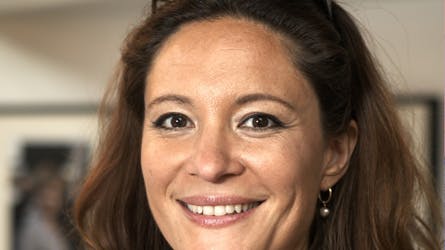 Paula Larrain skulle aldrig have sunget med i kirken, da hun for nogle år siden var slemt forkølet juleaften. Den tidligere nyhedsværtinde mistede nemlig stemmen.