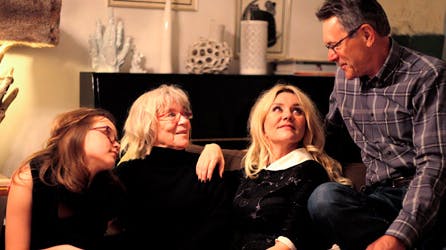 Pernille Aalund med datter og forældre