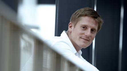 Robert Hansen giver i år flere prøver på sine evner som skuespiller i roller, der ligger langt fra hans gennembrud som Viktor i Anja & Viktor-serien.