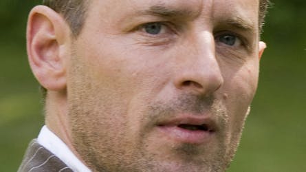 Sommer, der sendes på DR1 hver søndag klokken 20, har gjort Mikael Birkkjær til en populær herre.