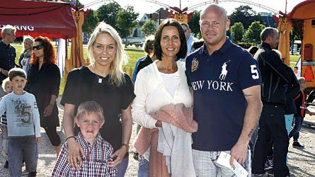 Først på sommeren gik nyskilte Betiina og Stig Tøfting i Cirkus Benneweis sammen med to af deres tre fælles børn, Maria og Marcus. Den gang var der masser af overskud til smil.