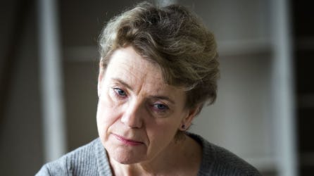 Stina Ekblad i et eftertænksomt øjeblik.