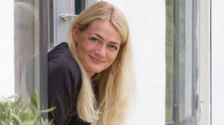 Stine Bolther flyttede for to år siden med sin familie fra lejlighed på 5. sal til hus med have og masser af frisk luft