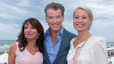 Et stærk hold fra filmen "Den skaldede frisør". Susanne Bier, Pierce Brosnan og Trine Dyrholm.