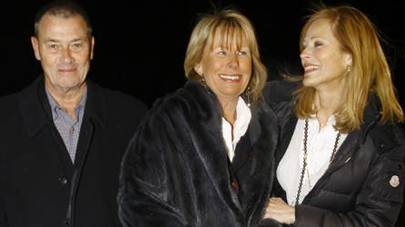 Asger Aamund, Anne Fabricius-Bjerre og Suzanne Bjerrehuus skal på skiferie sammen - igen.