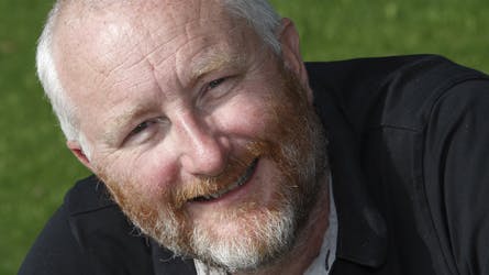 Peter Aalbæk Jensen er kendt som storskrydende mediemenneske, men hans kone Lise kan sætte ham på plads.