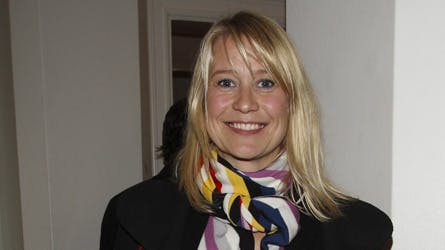 Sven Clausen ynder at bruge ukendte skuespillere i de store dramaserier. Det gør det lettere for seerne at identificere sig med karaktererne.