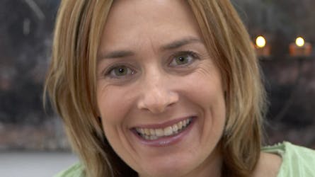 Anna Louise Thranæs Didriksen er så vild med gymnastik, at hun ikke kan slippe det, når hun kommer hjem fra sit arbejde på TV 2 Sporten. Derfor træner hun selv et rytmehold i Ørum.