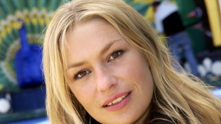 Karen er både aktuel med solopladen ?Stiletto? og som korleder i den nye omgang ?Allstars? på TV 2.