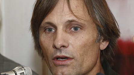 Viggo Mortensen har været på besøg i Danmark flere gange i efteråret i forbindelse med sin fotoudstilling ?sådanset? på Palæfløjen i Roskilde.