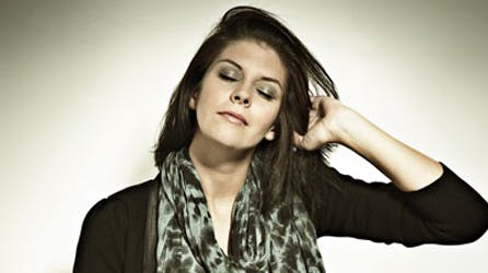 Lotte Friis folder sig ud i KIG IND.