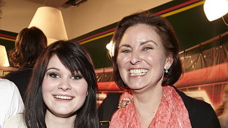 Tines mor, Anni, støtter 100% op om sin datter i den store X Factor-finale.