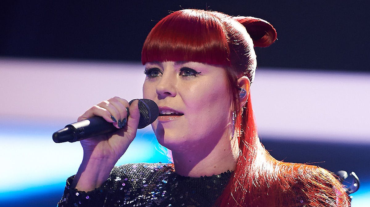 Stephanie gør en ekstra indsats over for sine fans.