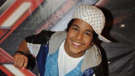 Indtil tredje liveshow kunne Mohamed gå rundt uden at blive genkendt, hvis han ikke havde sin kasket på. Det sluttede, da han optrådte uden sin kasket, da ?X Factor? havde Motown-tema.