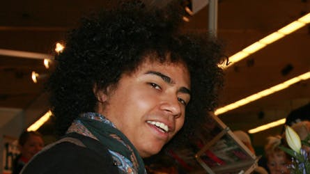 Frederik har selv været med til at skrive numrene til sin debutplade, der udkommer den 26. januar. Anmelderne roser pladen for at være teknisk i orden og musikken afstemt til Frederiks vokal.