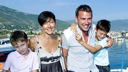 Kærligheden har sejret fortæller, Martin Jørgensen om forholdet til grevinde Alexandra og hendes to drenge Nikolai og Felix. Her ses de på deres fælles ferie i Tyrkiet 2009.