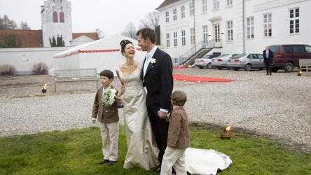 Grevinde Alexandra og Martin Jørgensen havde prins Nikolai og prins Felix ved hånden, da de blev gift.