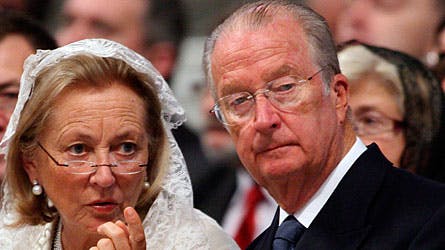 Selvom hoffet ikke vil udtale sig om bogen, har kongen sandsynligvis diskuteret dens indhold og de ny afsløringer, med sin hustru dronning Paola.