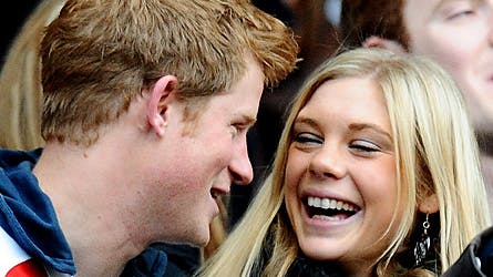 Det var tydeligt for enhver, at Harry og Chelsy havde det sjovt sammen, da de var et kærestepar. Måske er det netop det, Chelsy savner.