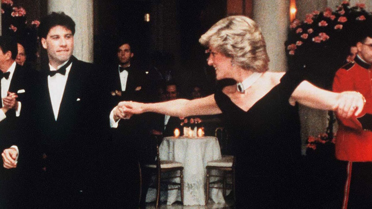 Prinsesse Diana i fuld svingom med den amerikanske skuespiller John Travolta i 1985.